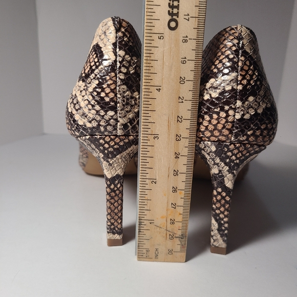 Dressy Snake Print Vince Camuto  Heels size 5 1/2 M 36 - Picture 5 of 9